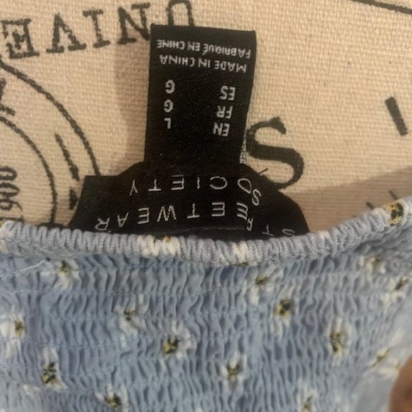 NWOT Cute blue floral crop top - Picture 6 of 6